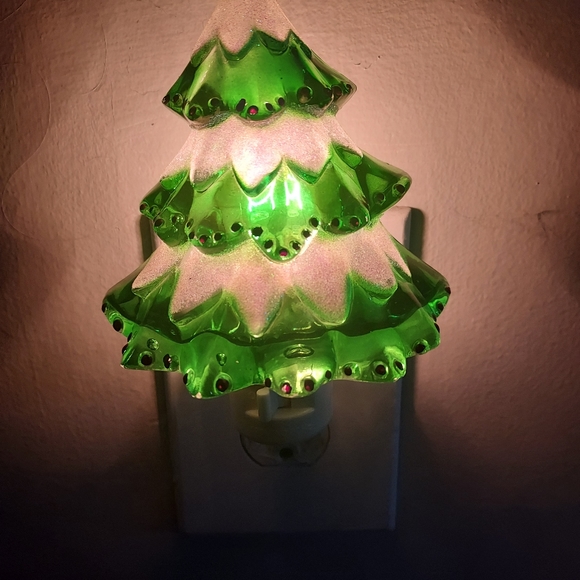Northlight Green and White Beaded Frosted Christmas Tree Night Light - Picture 2 of 7